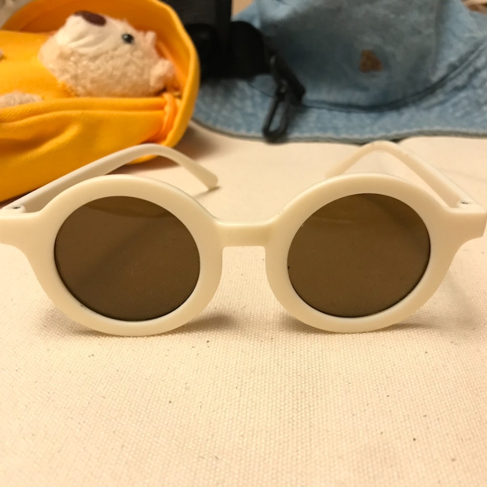 Kids sun hats (2T - 5T), sling bag, sunglasses , kids t-shirts (3T) - Picture 12 of 13